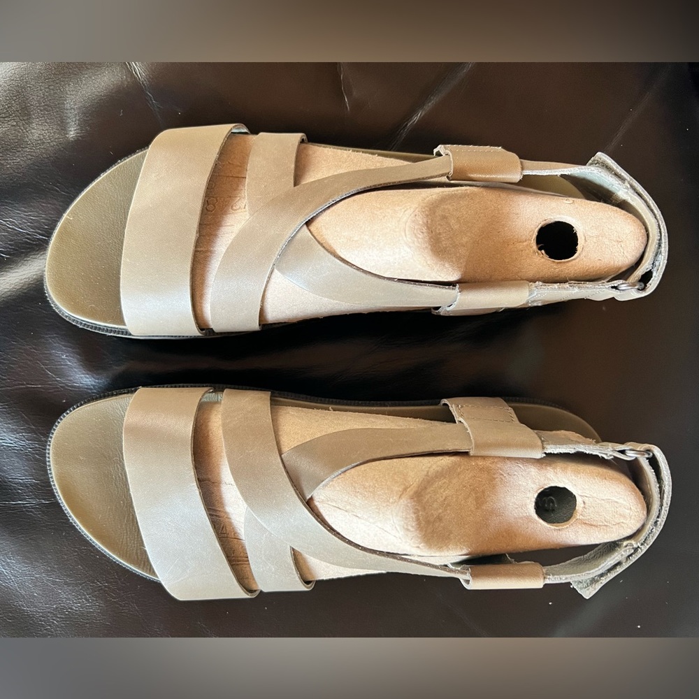 SOREL Roaming Criss Cross Sandal 9.5 Women - Picture 2 of 9